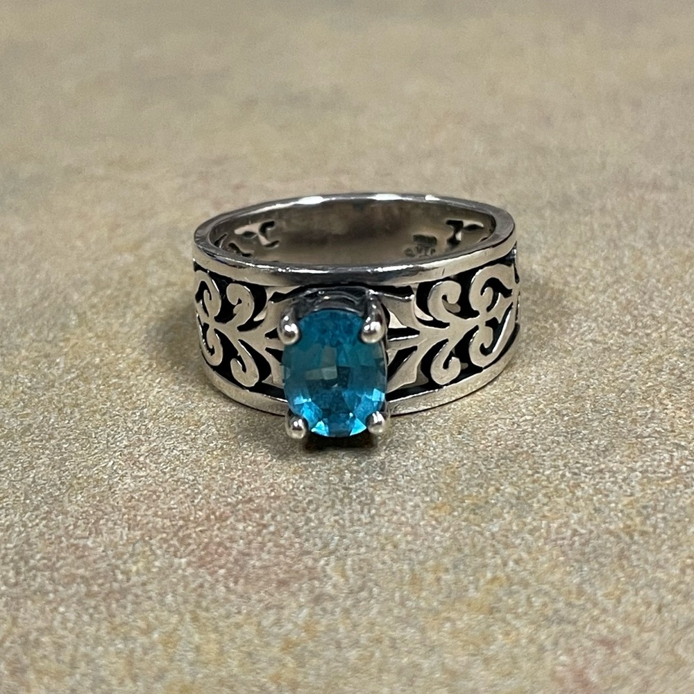 Adoree james Avery ring topaz